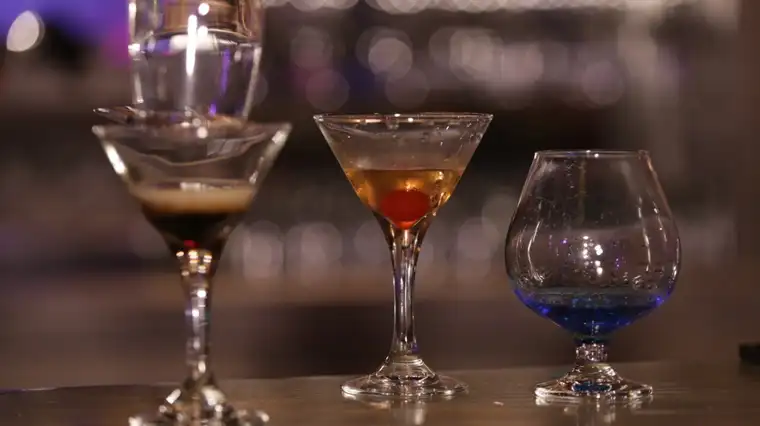 Cocktails on the bar at Mermaids